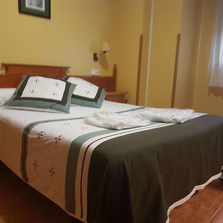 Hostal Los Nogales Cangas De Narcea Eksteriør billede