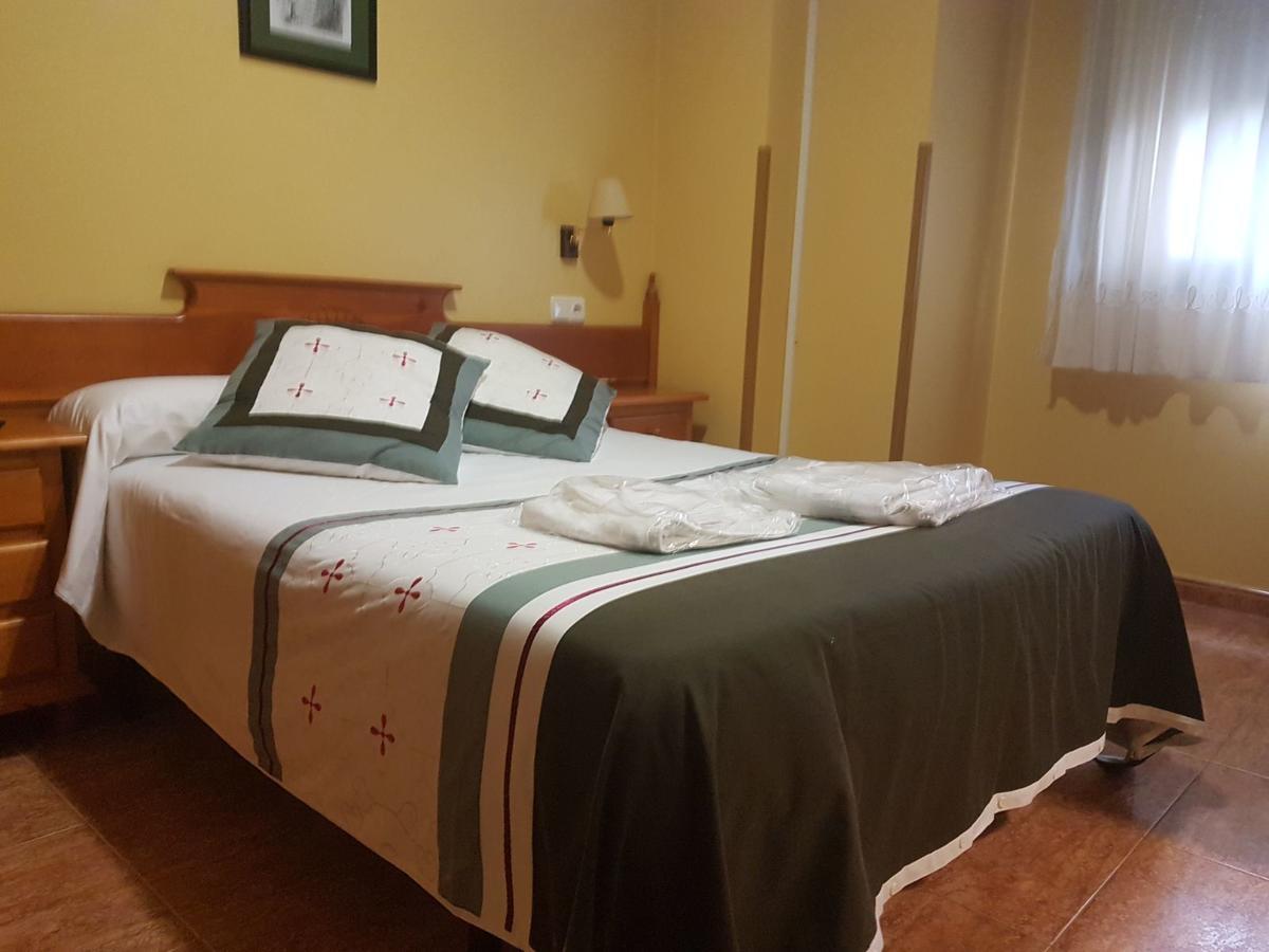 Hostal Los Nogales Cangas De Narcea Eksteriør billede