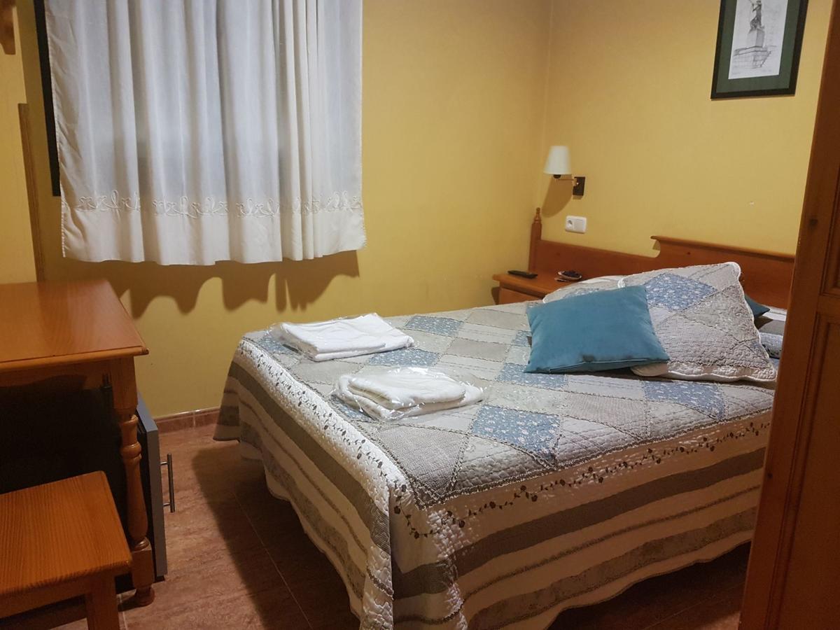 Hostal Los Nogales Cangas De Narcea Eksteriør billede