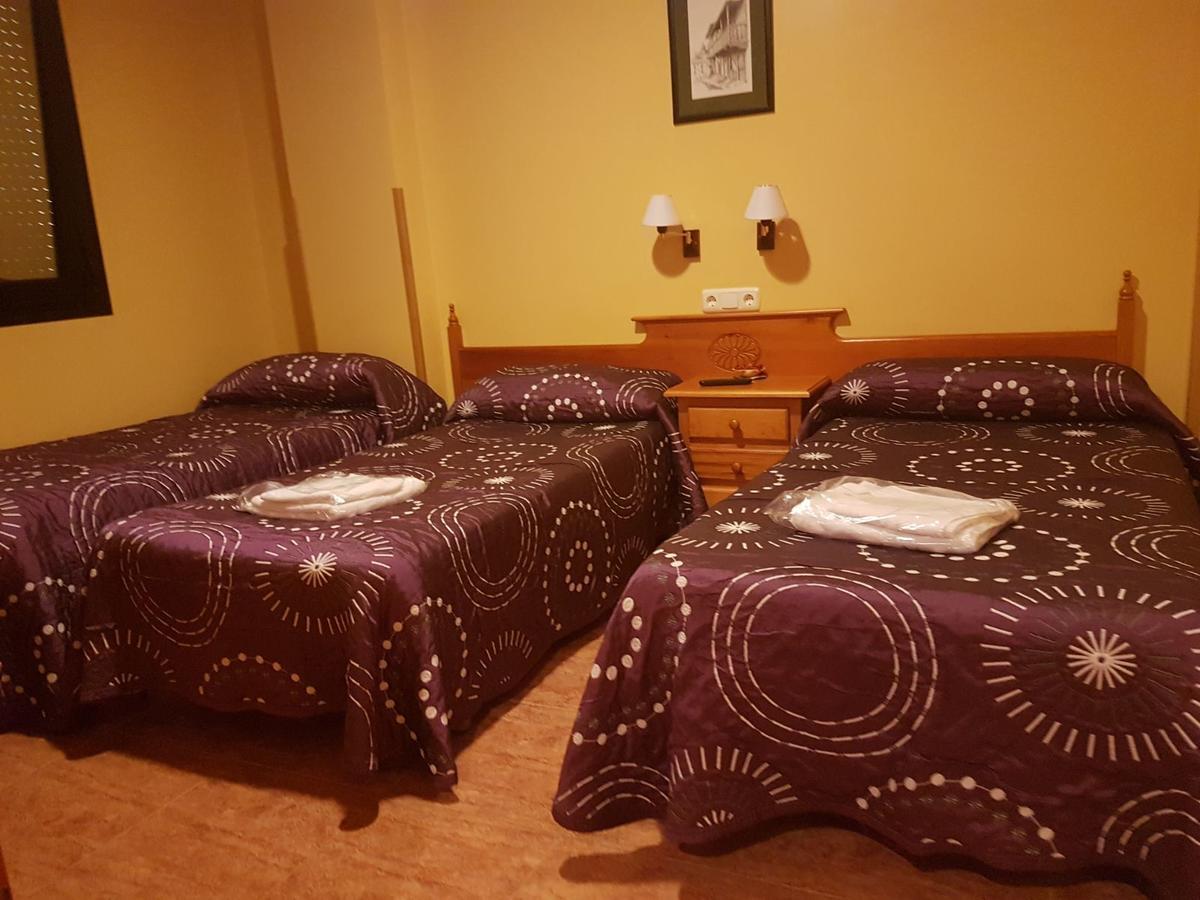 Hostal Los Nogales Cangas De Narcea Eksteriør billede