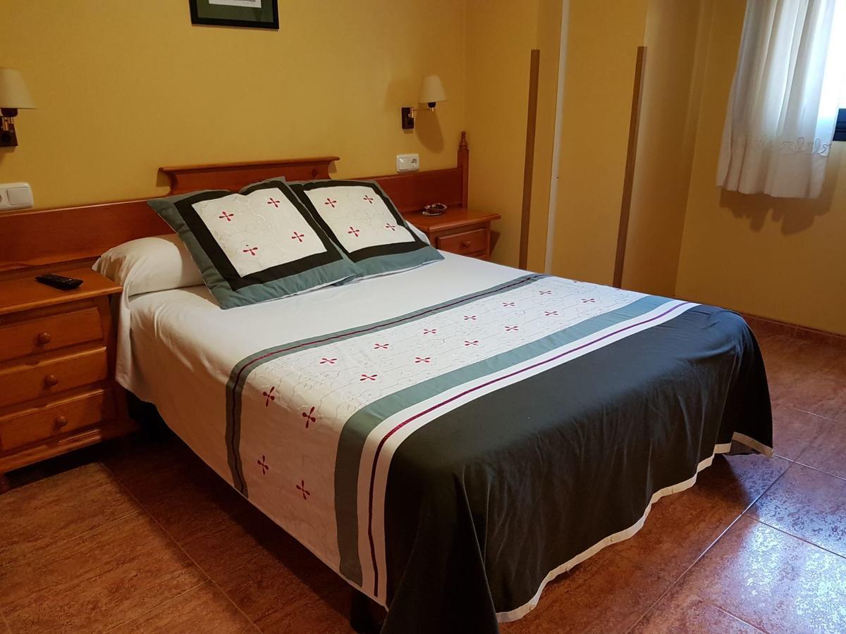 Hostal Los Nogales Cangas De Narcea Eksteriør billede
