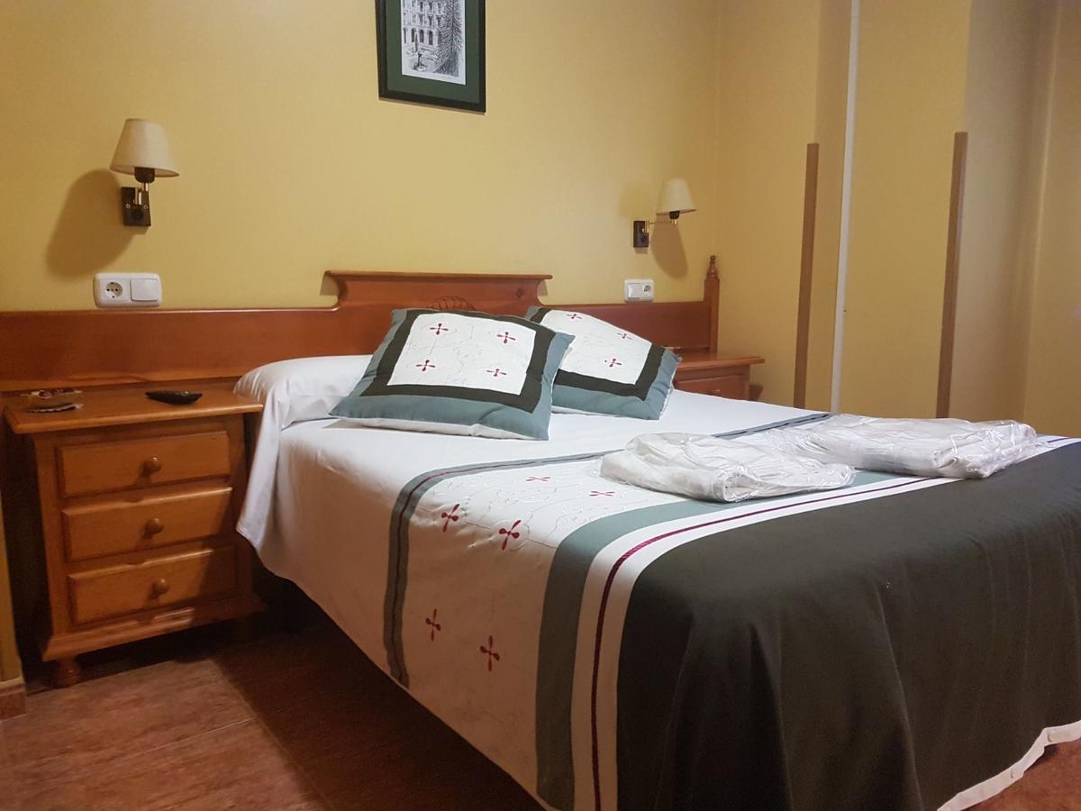 Hostal Los Nogales Cangas De Narcea Eksteriør billede