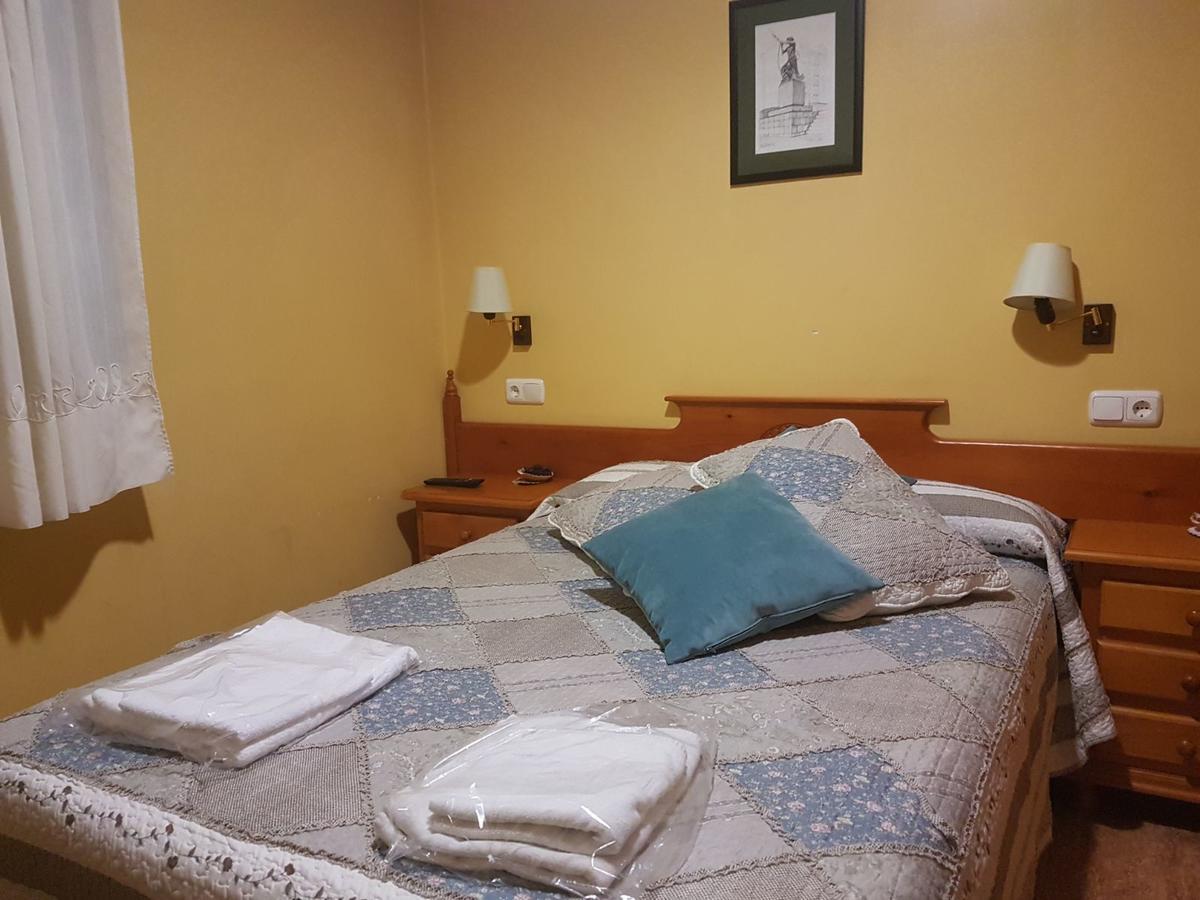 Hostal Los Nogales Cangas De Narcea Eksteriør billede