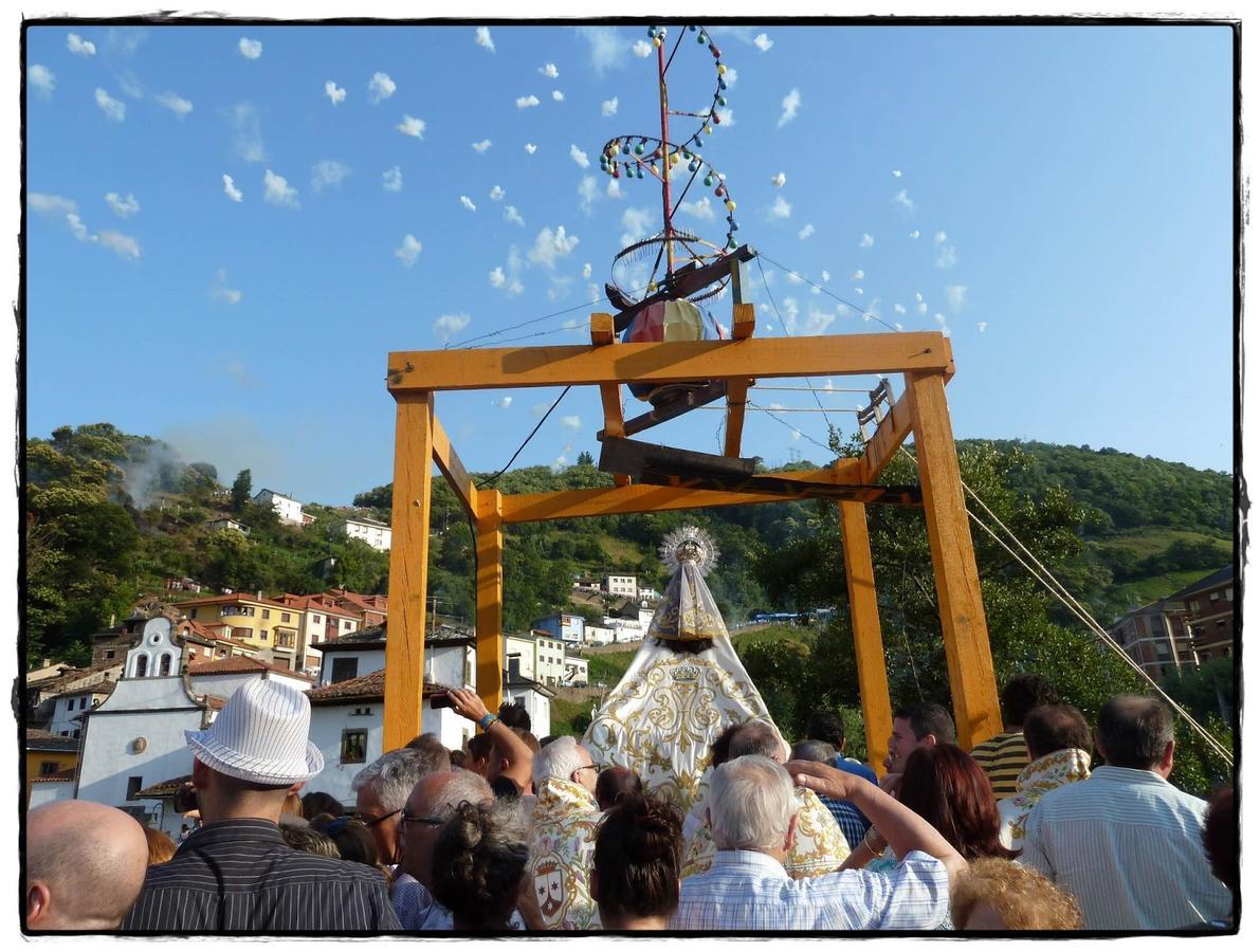 Hostal Los Nogales Cangas De Narcea Eksteriør billede