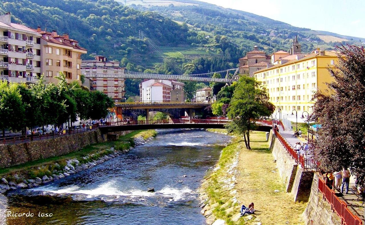 Hostal Los Nogales Cangas De Narcea Eksteriør billede