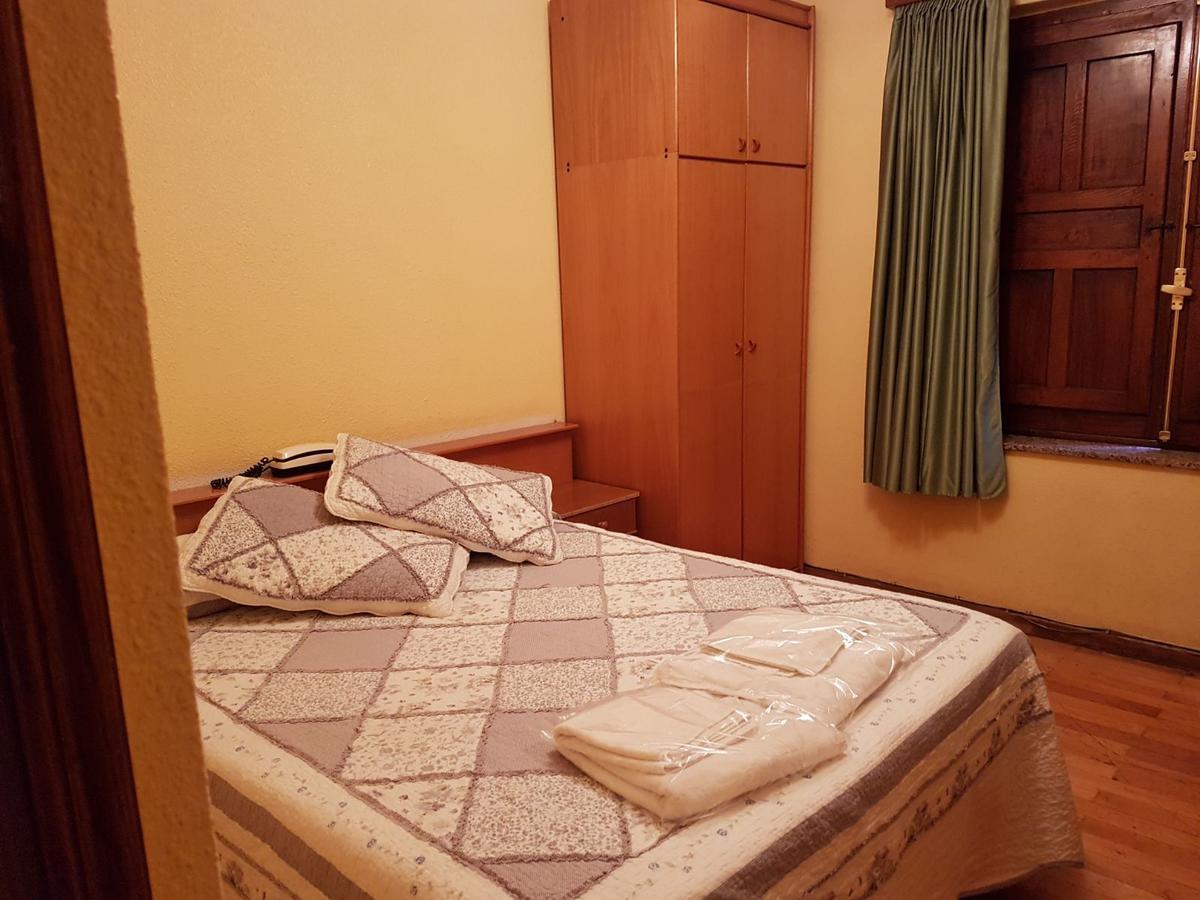 Hostal Los Nogales Cangas De Narcea Eksteriør billede
