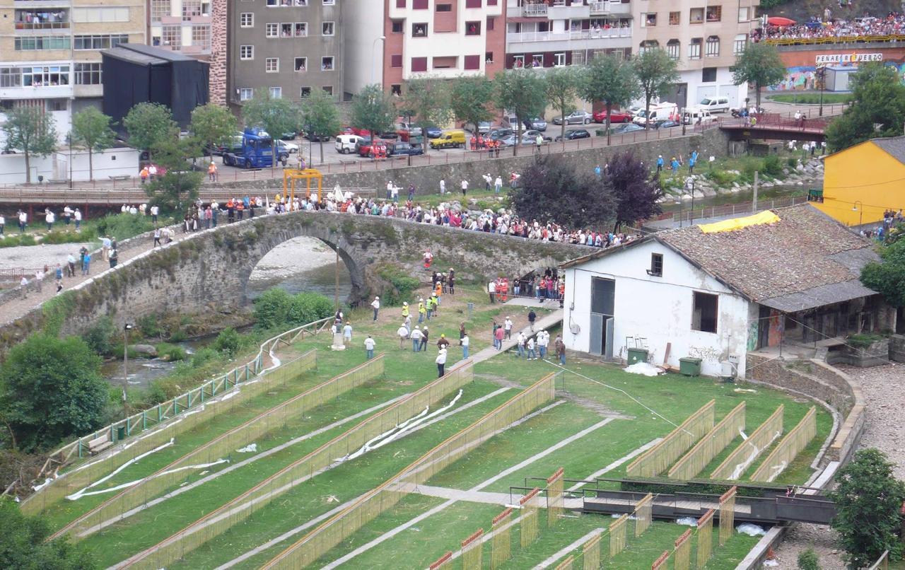 Hostal Los Nogales Cangas De Narcea Eksteriør billede