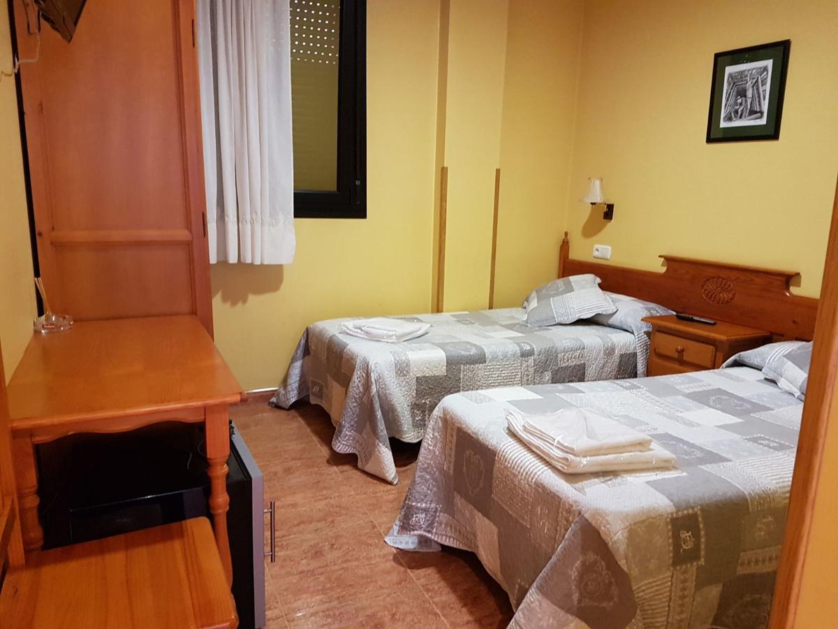 Hostal Los Nogales Cangas De Narcea Eksteriør billede
